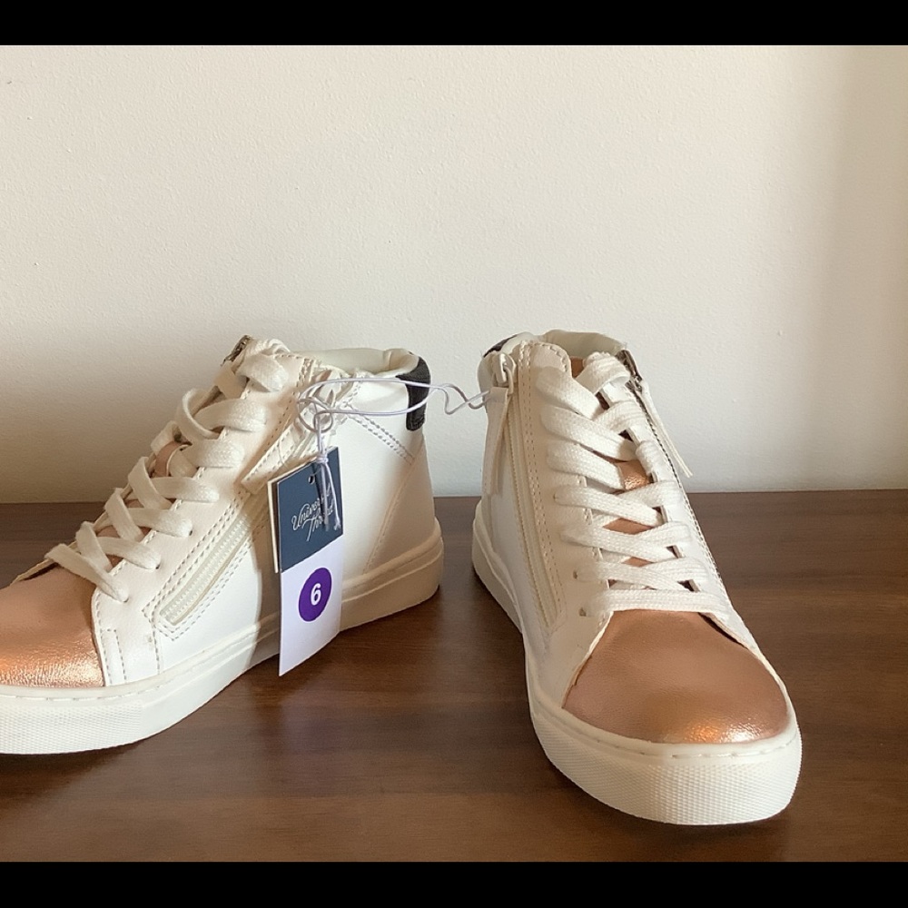 Universal Thread tennis shoes - Picture 5 of 8